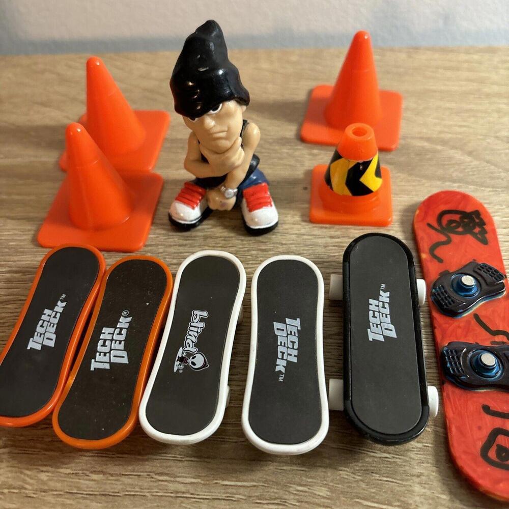 11 Piece Fingerboards lot‎ Tech Deck Skateboards Snowboard, Dude, Cones etc.